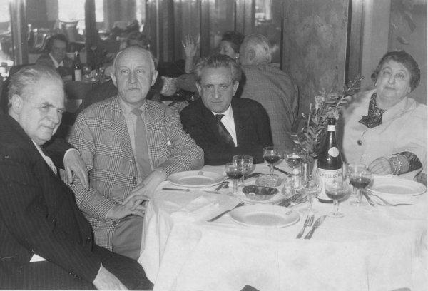 Martha Hofmann 1962 in einem Restaurant mit Franz Theodor Csokor und Johann Gunnert