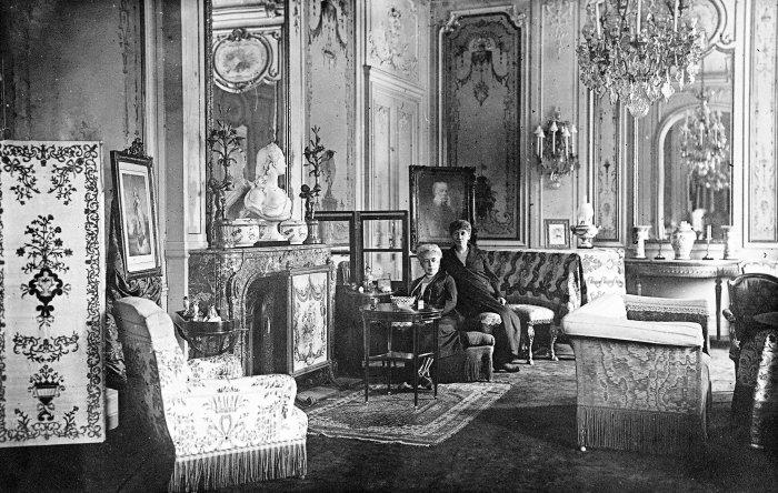 Clementine Metternich (re.) mit ihrer Schwester Sophie