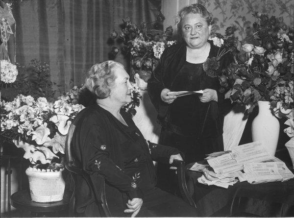 Eugenie Schwarzwald und Karin Michaelis anlässlich von Karin Michaelis' 60. Geburtstag 1932