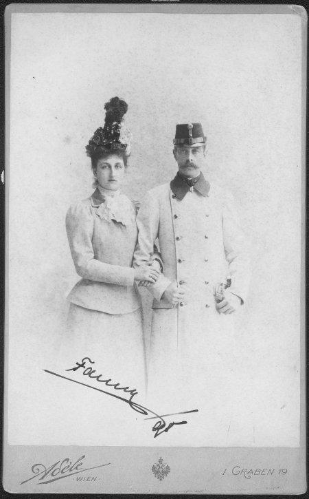 Franziska Gräfin von Larisch-Mönnich mit ihrem Bräutigam Ernst Rüdiger Fürst von Starhemberg (1898)