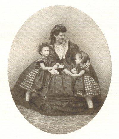 Marie Lang mit ihren Kindern