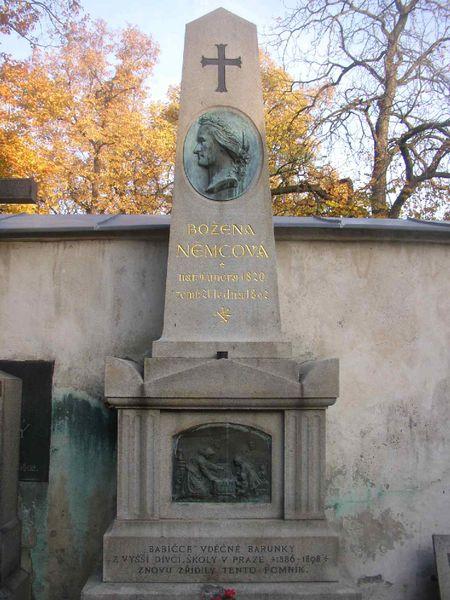 Bozena Němcovás Grab auf dem Vyšehrader Friedhof in Prag