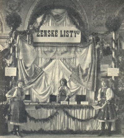 Stand der "Ženské listy" am Bazar des Böhmischen Frauenerwerbvereins in Prag (1912)