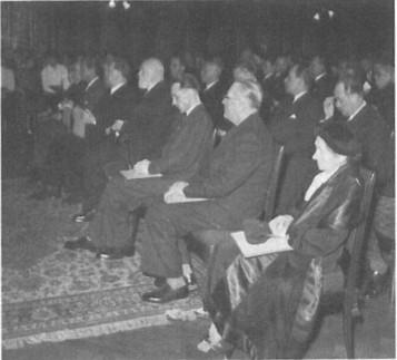 Verleihung des Dr. Karl-Renner-Preises an Ilse Arlt durch Franz Jonas, 1955