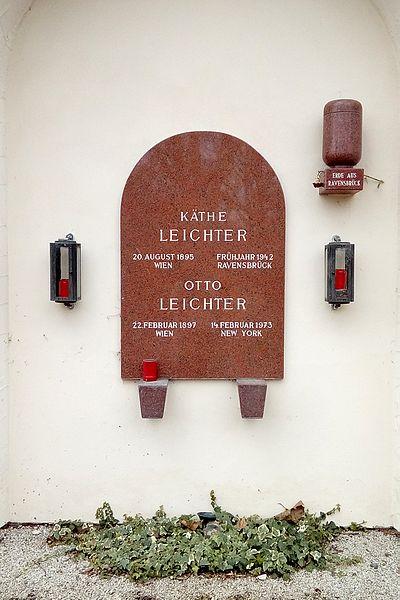 Grabmal von Käthe und Otto Leichter am Wiener Zentralfriedhof