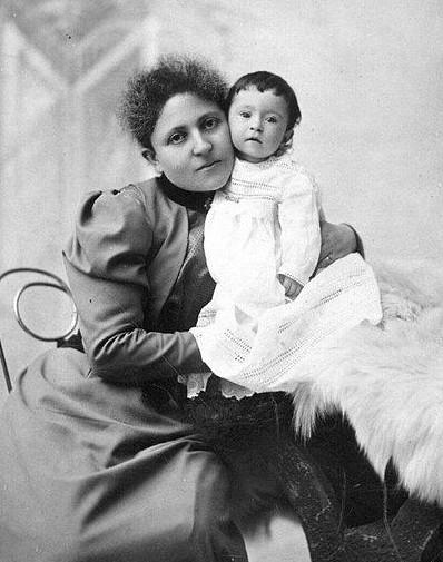 Rosa Welt mit ihrer Tochter Nellie 1893