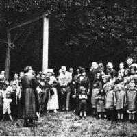Feier zur Eröffnung des  neuen  Kinderheim Societas (u.a. Marie Bock, Leopoldine Glöckel, Adelheid Popp)