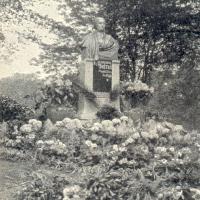 Enthüllung des Grabmals von Karolína Světlá in Prag am 29. Mai 1910