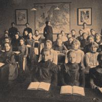 Schülerinnen des Mädchenlyzeums des Vereins Vesna